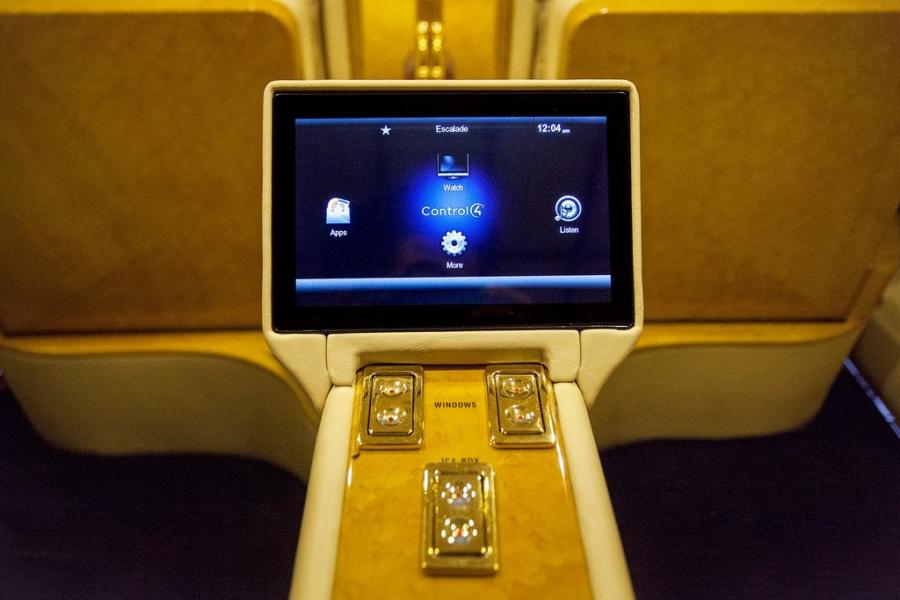  Cadillac Escalade Concept One by Lexani Motorcars 2014 года  (фото 8 из 13)